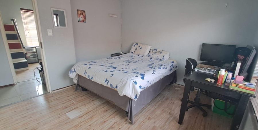 2 Bedroom Property for Sale in Albertsdal Gauteng