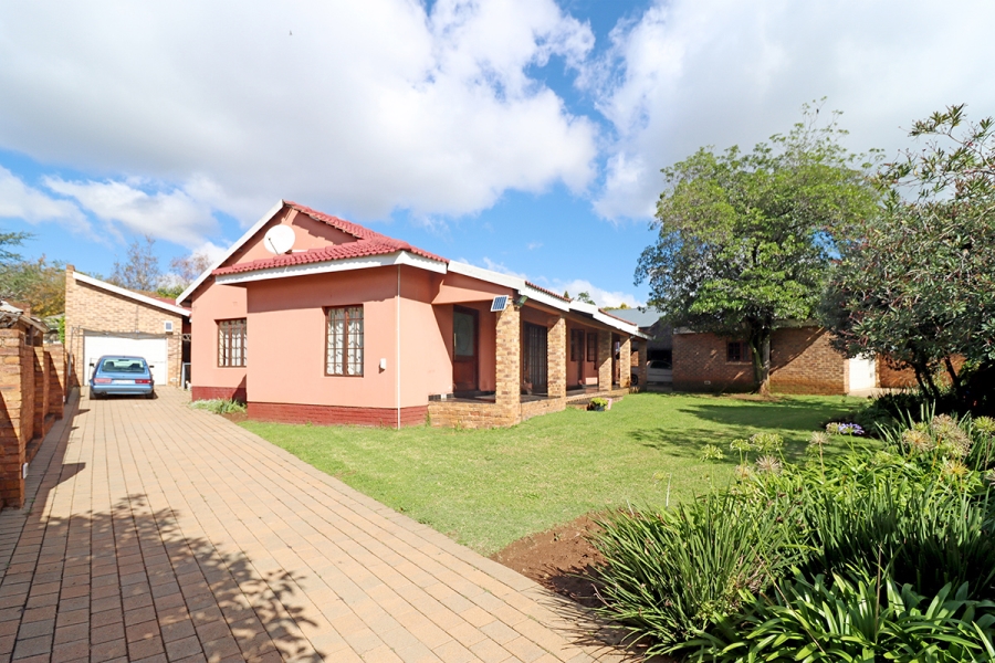 5 Bedroom Property for Sale in Hurlyvale Gauteng