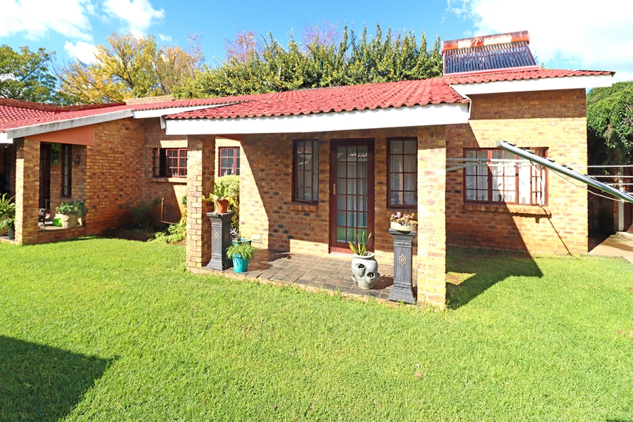 5 Bedroom Property for Sale in Hurlyvale Gauteng