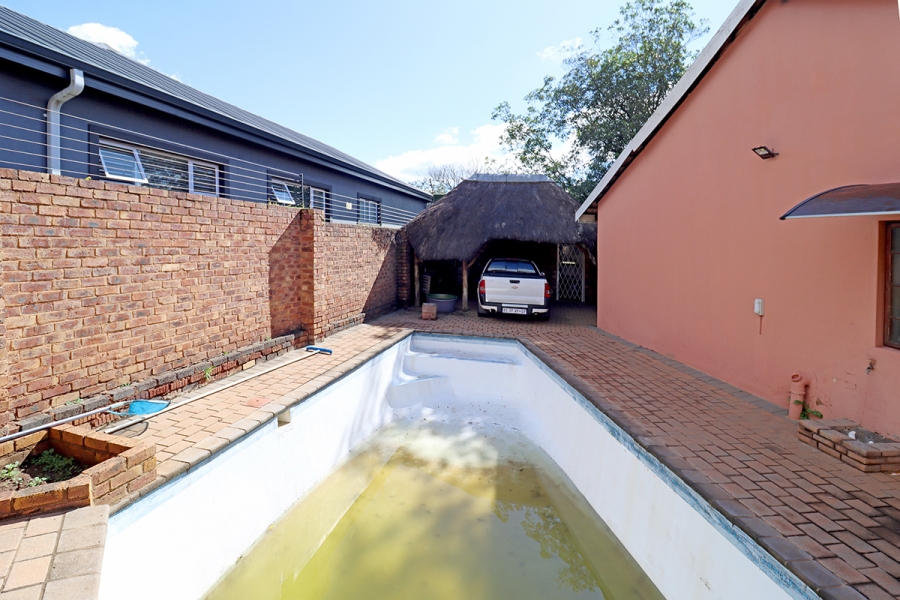 5 Bedroom Property for Sale in Hurlyvale Gauteng
