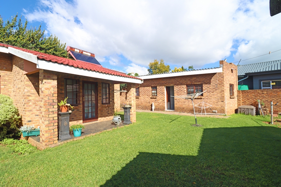 5 Bedroom Property for Sale in Hurlyvale Gauteng