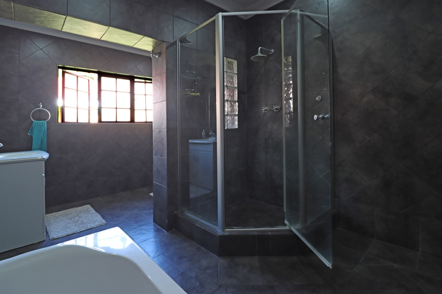 5 Bedroom Property for Sale in Hurlyvale Gauteng