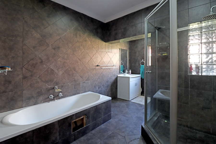 5 Bedroom Property for Sale in Hurlyvale Gauteng
