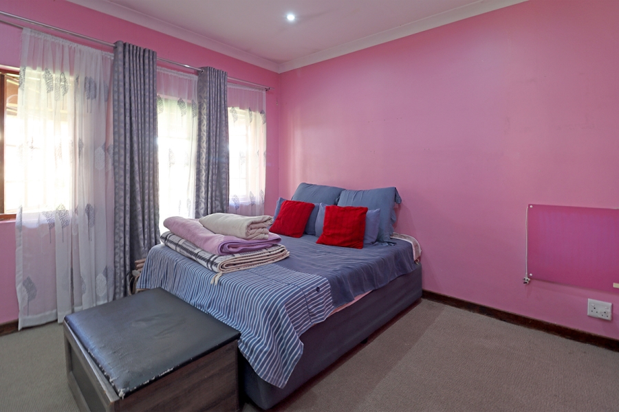 5 Bedroom Property for Sale in Hurlyvale Gauteng