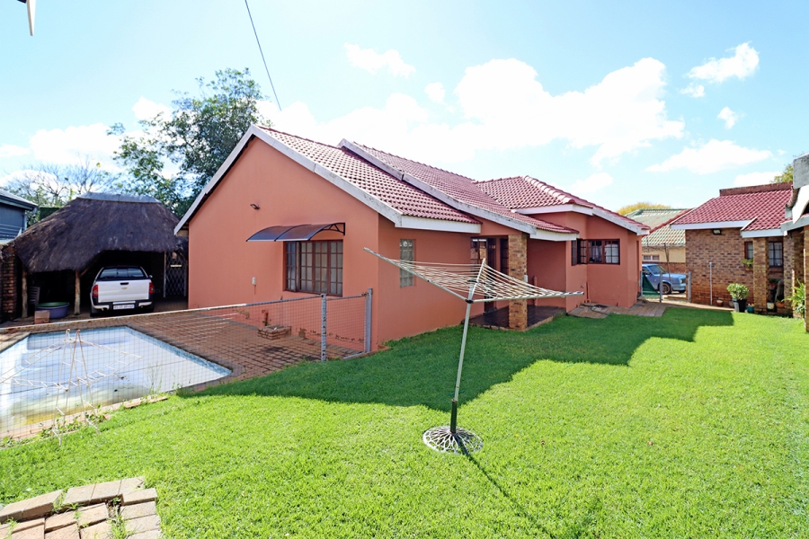 5 Bedroom Property for Sale in Hurlyvale Gauteng