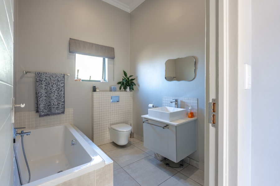 3 Bedroom Property for Sale in Broadacres Gauteng