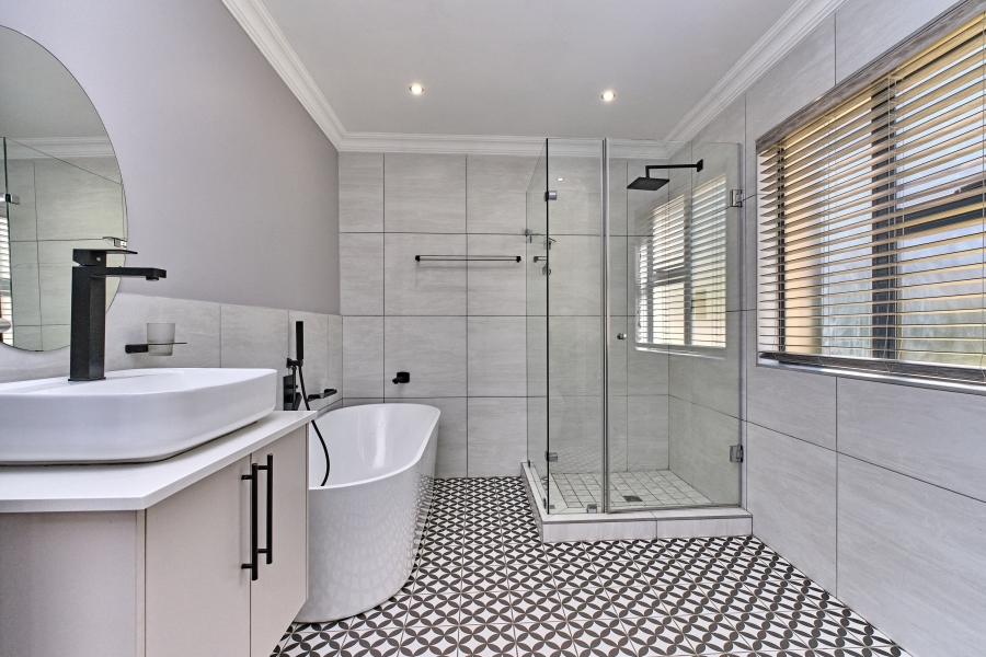 To Let 4 Bedroom Property for Rent in Waterfall Country Estate Gauteng