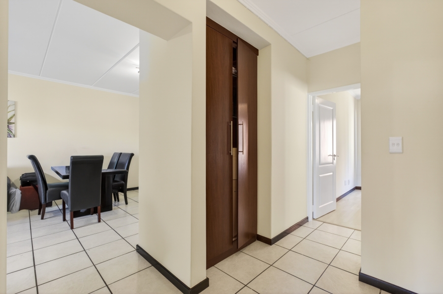 2 Bedroom Property for Sale in Sunninghill Gauteng