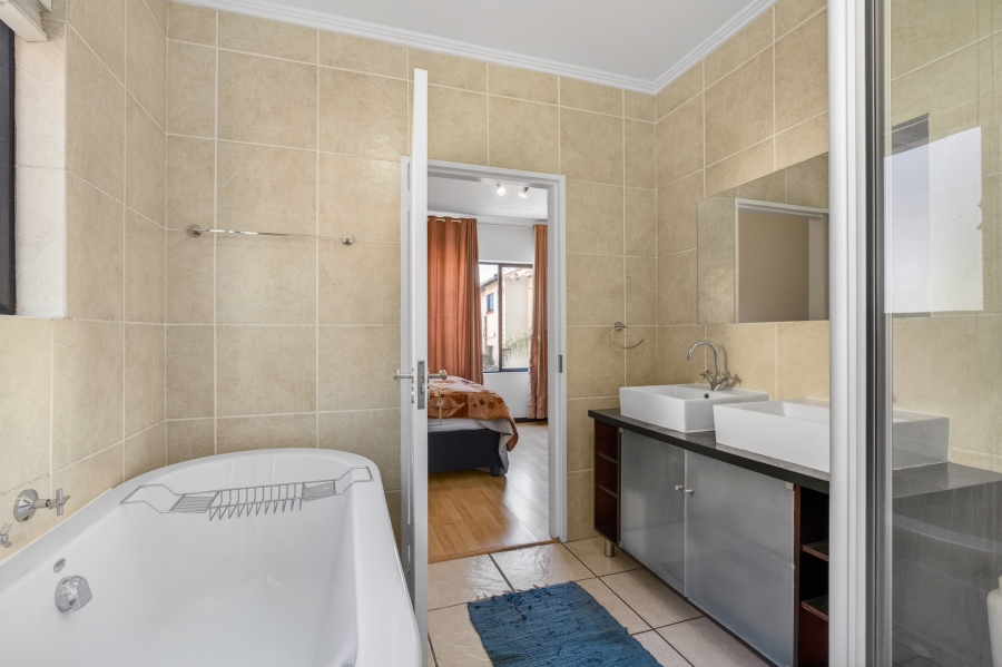 2 Bedroom Property for Sale in Sunninghill Gauteng
