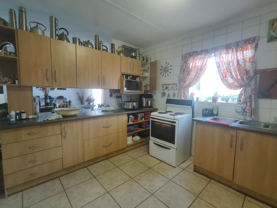 3 Bedroom Property for Sale in Unitas Park Gauteng