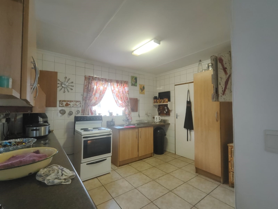 3 Bedroom Property for Sale in Unitas Park Gauteng