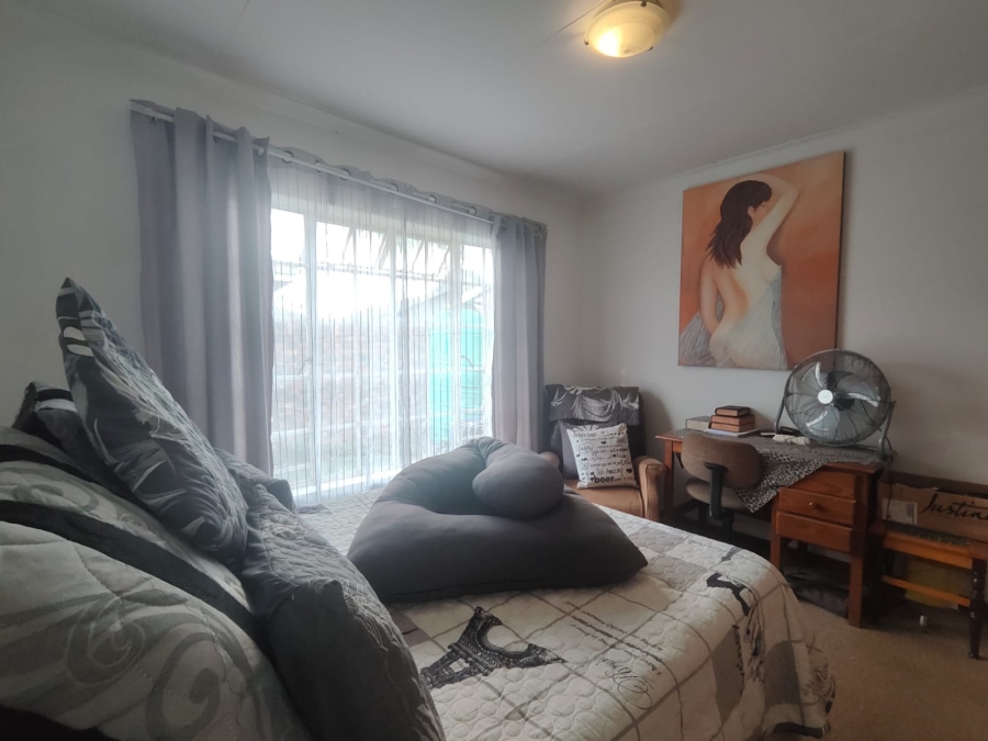 3 Bedroom Property for Sale in Unitas Park Gauteng