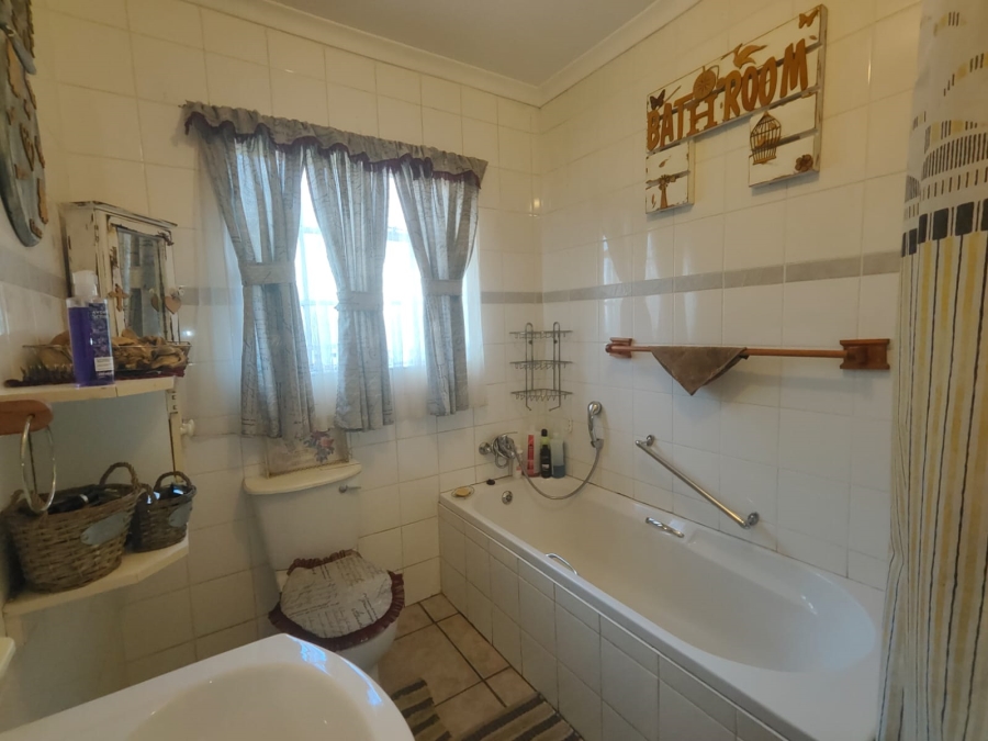 3 Bedroom Property for Sale in Unitas Park Gauteng