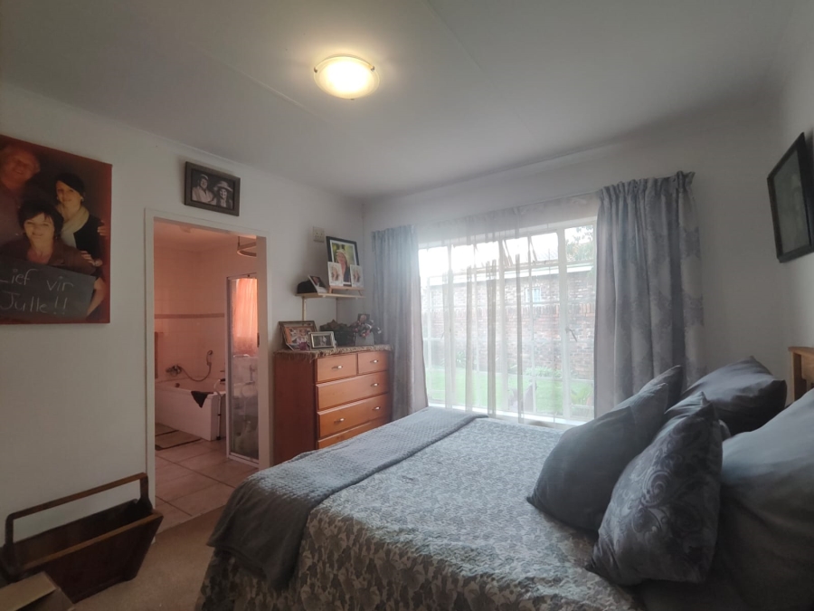 3 Bedroom Property for Sale in Unitas Park Gauteng