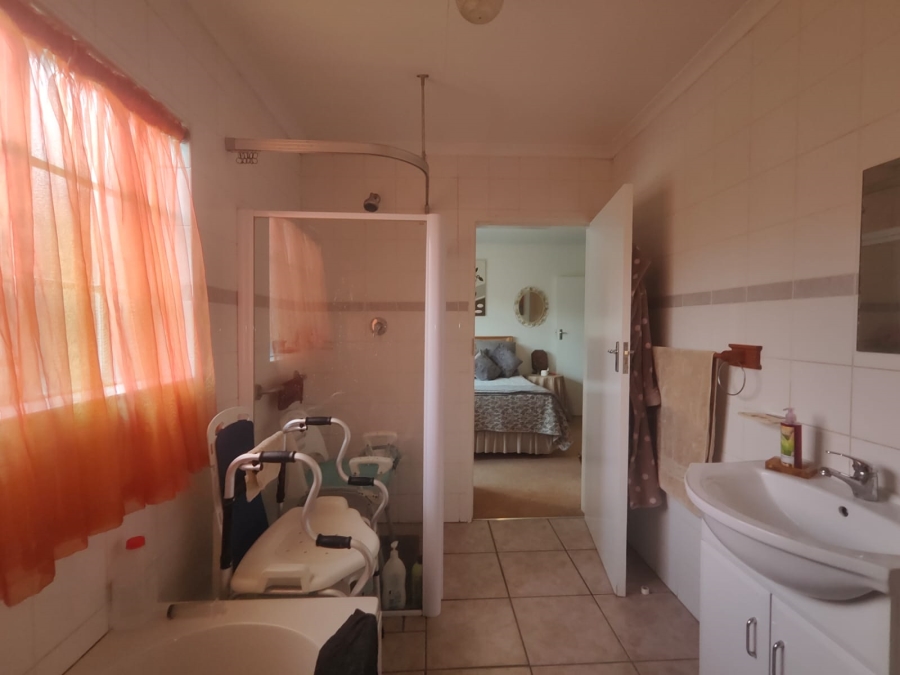 3 Bedroom Property for Sale in Unitas Park Gauteng