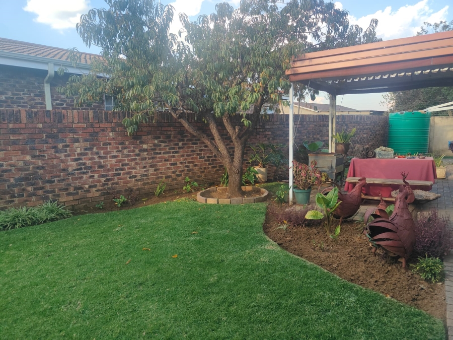 3 Bedroom Property for Sale in Unitas Park Gauteng