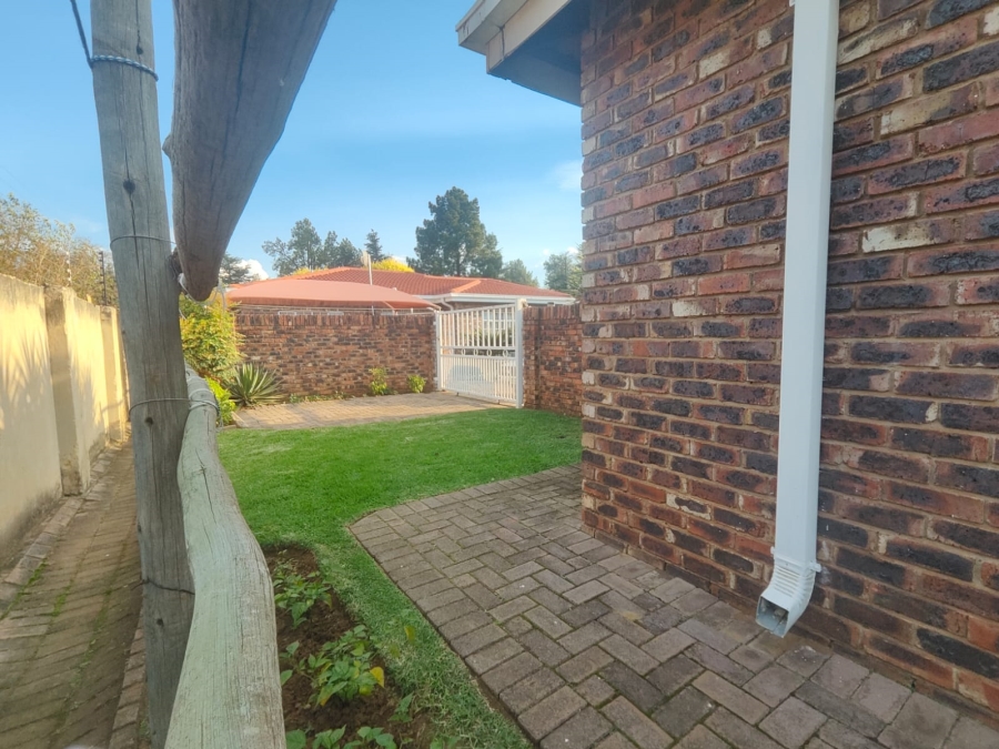 3 Bedroom Property for Sale in Unitas Park Gauteng