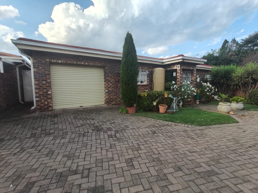3 Bedroom Property for Sale in Unitas Park Gauteng