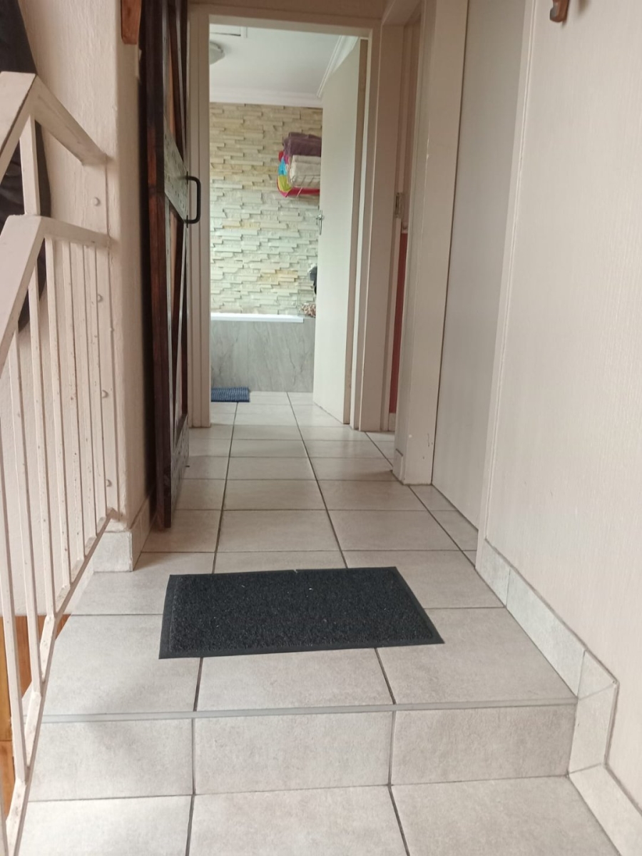 2 Bedroom Property for Sale in Dorandia Gauteng