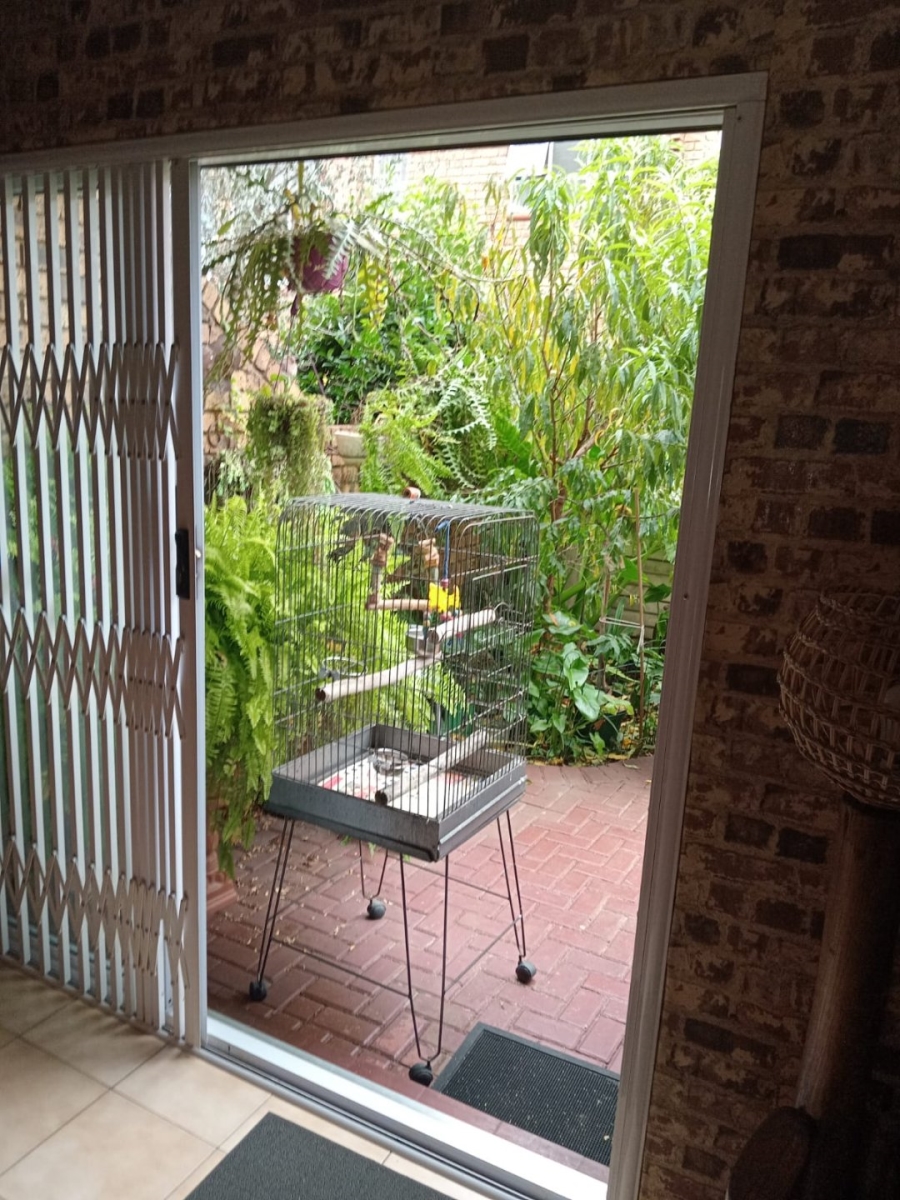 2 Bedroom Property for Sale in Dorandia Gauteng
