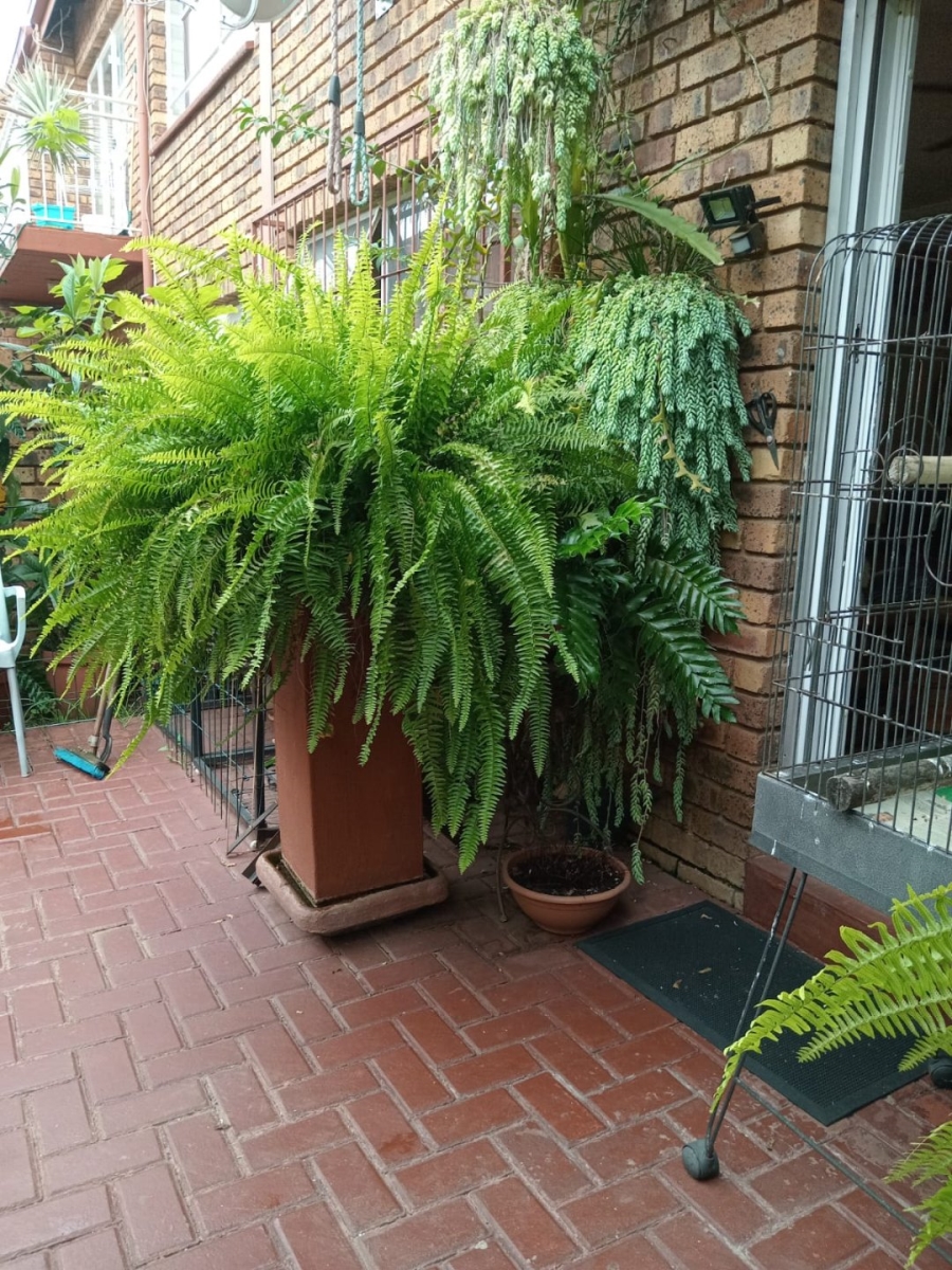 2 Bedroom Property for Sale in Dorandia Gauteng