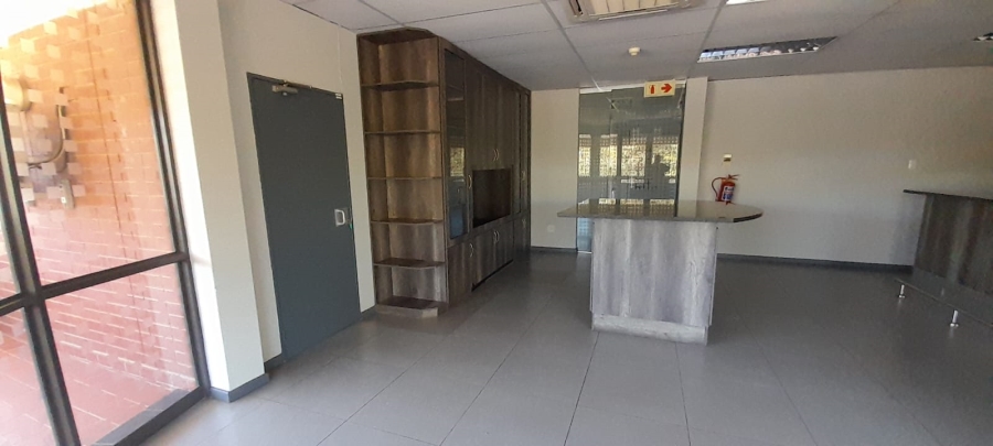 To Let Commercial Property for Rent in Vorna Valley Gauteng