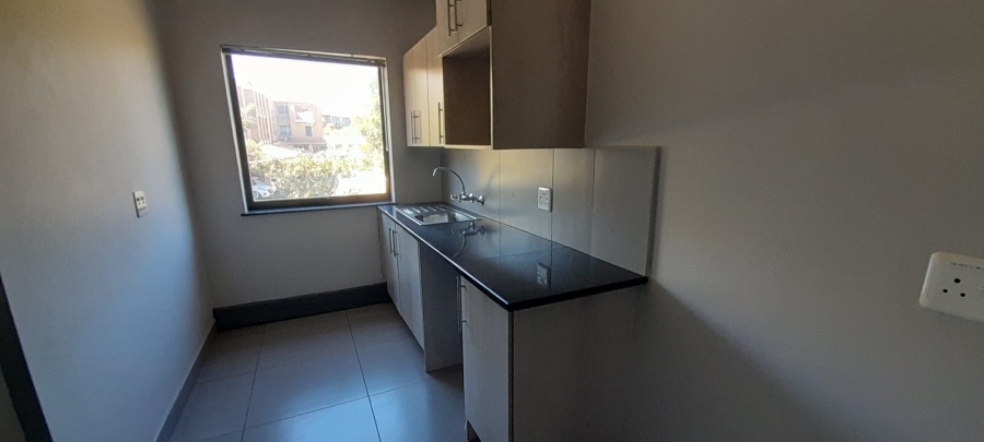 To Let Commercial Property for Rent in Vorna Valley Gauteng