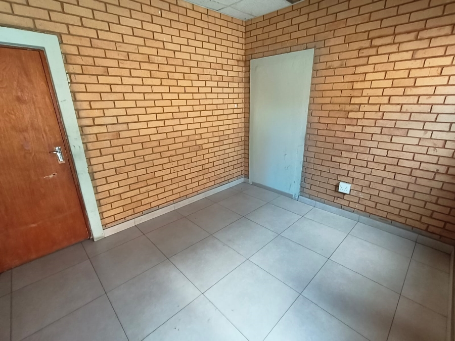 To Let Commercial Property for Rent in Sunderland Ridge Gauteng