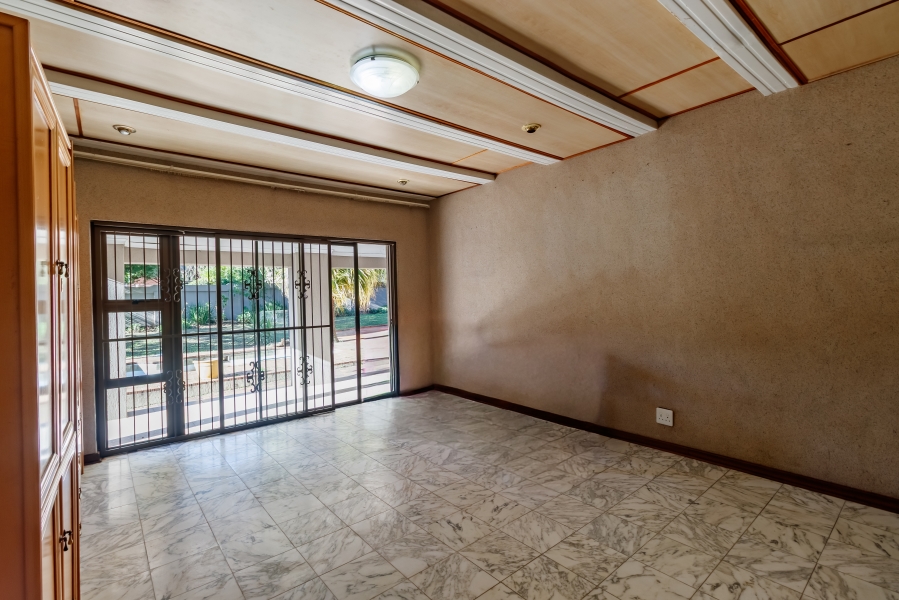 5 Bedroom Property for Sale in Country View Gauteng