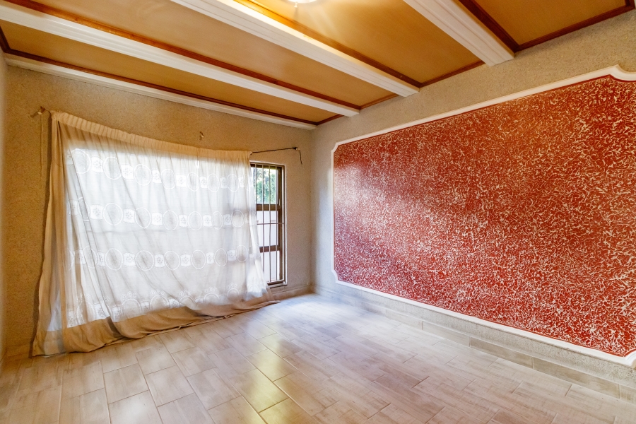 5 Bedroom Property for Sale in Country View Gauteng