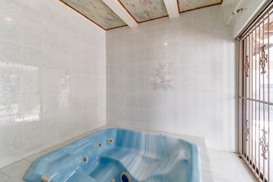 5 Bedroom Property for Sale in Country View Gauteng