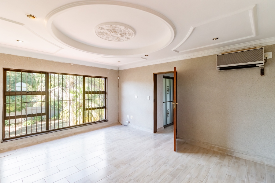 5 Bedroom Property for Sale in Country View Gauteng