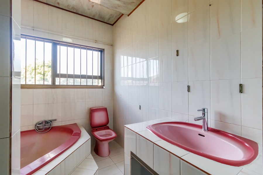 5 Bedroom Property for Sale in Country View Gauteng