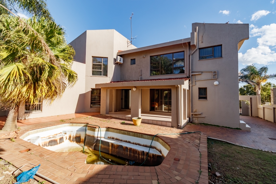 5 Bedroom Property for Sale in Country View Gauteng
