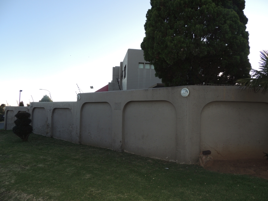 1 Bedroom Property for Sale in Ridgeway Gauteng