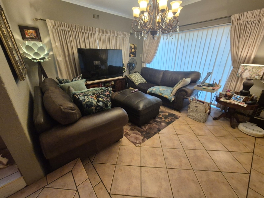 4 Bedroom Property for Sale in Mulbarton Gauteng