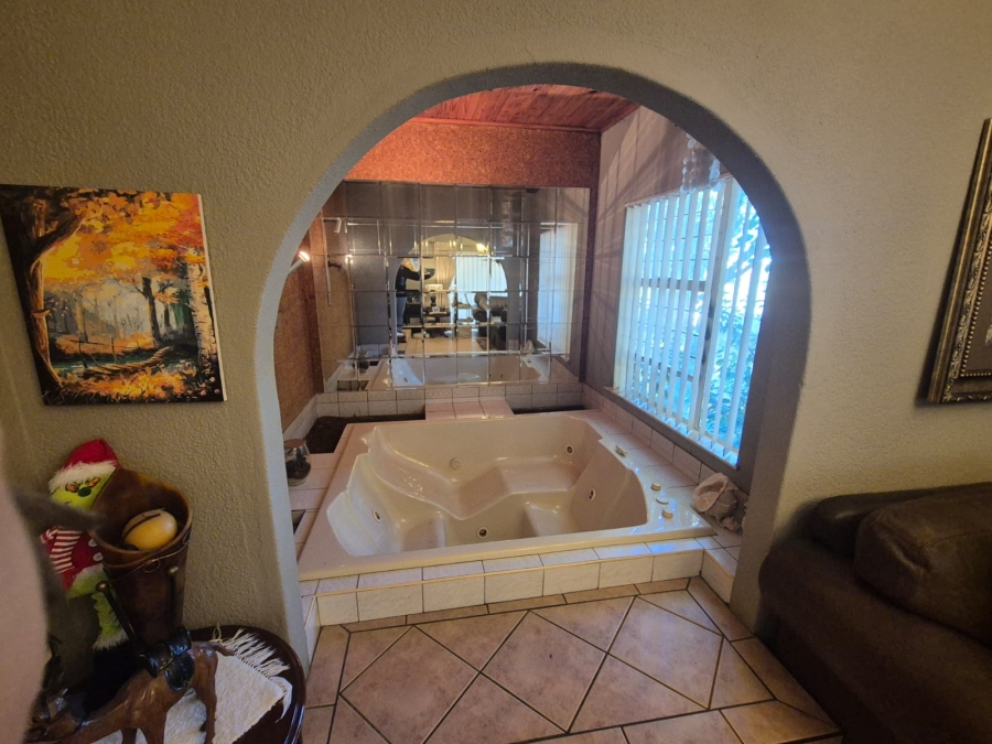 4 Bedroom Property for Sale in Mulbarton Gauteng