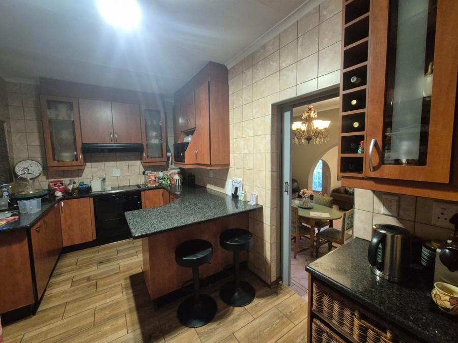 4 Bedroom Property for Sale in Mulbarton Gauteng