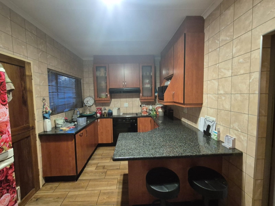 4 Bedroom Property for Sale in Mulbarton Gauteng