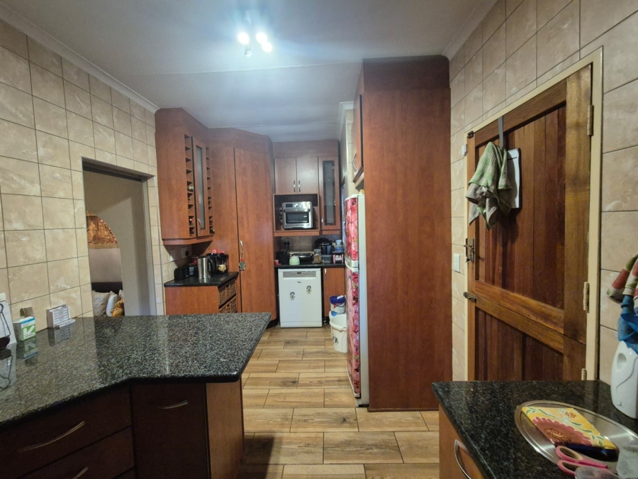 4 Bedroom Property for Sale in Mulbarton Gauteng