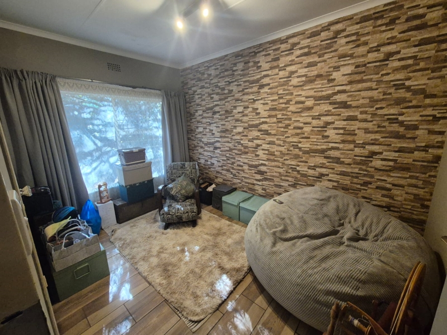 4 Bedroom Property for Sale in Mulbarton Gauteng