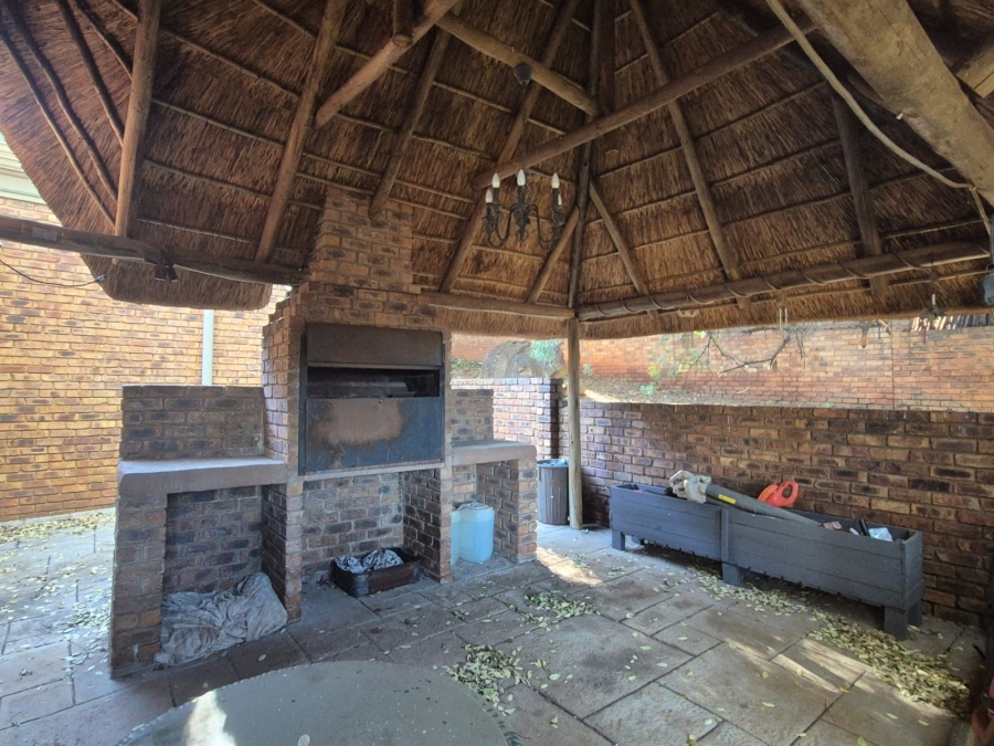 4 Bedroom Property for Sale in Mulbarton Gauteng