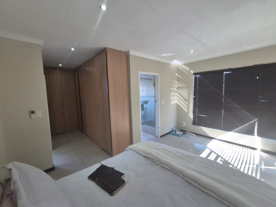 4 Bedroom Property for Sale in Bassonia Rock Gauteng