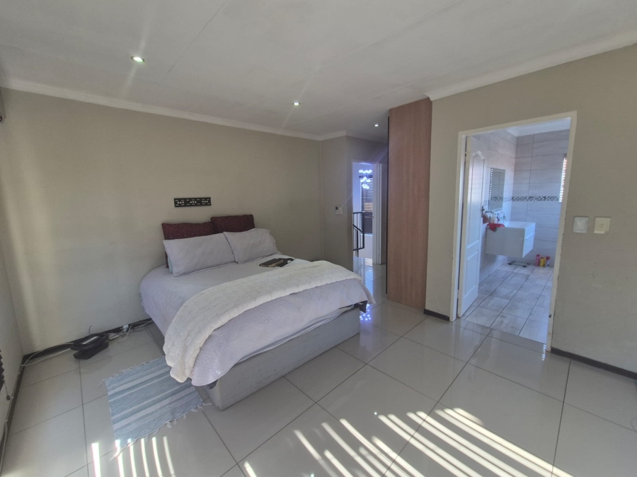 4 Bedroom Property for Sale in Bassonia Rock Gauteng