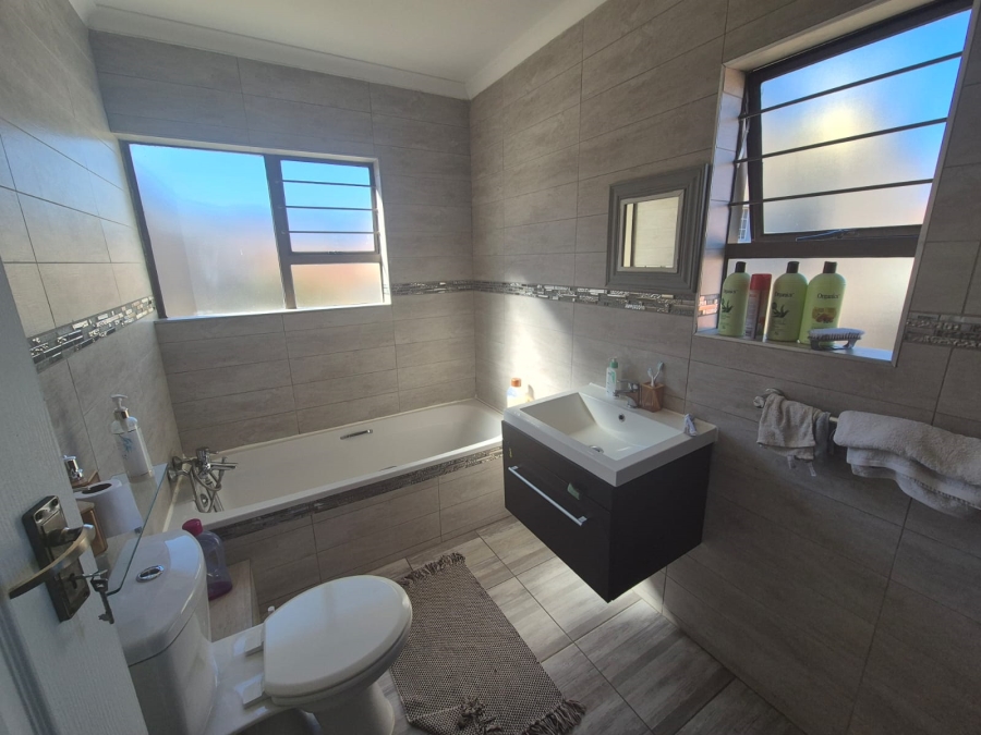 4 Bedroom Property for Sale in Bassonia Rock Gauteng