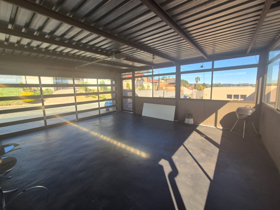 4 Bedroom Property for Sale in Bassonia Gauteng