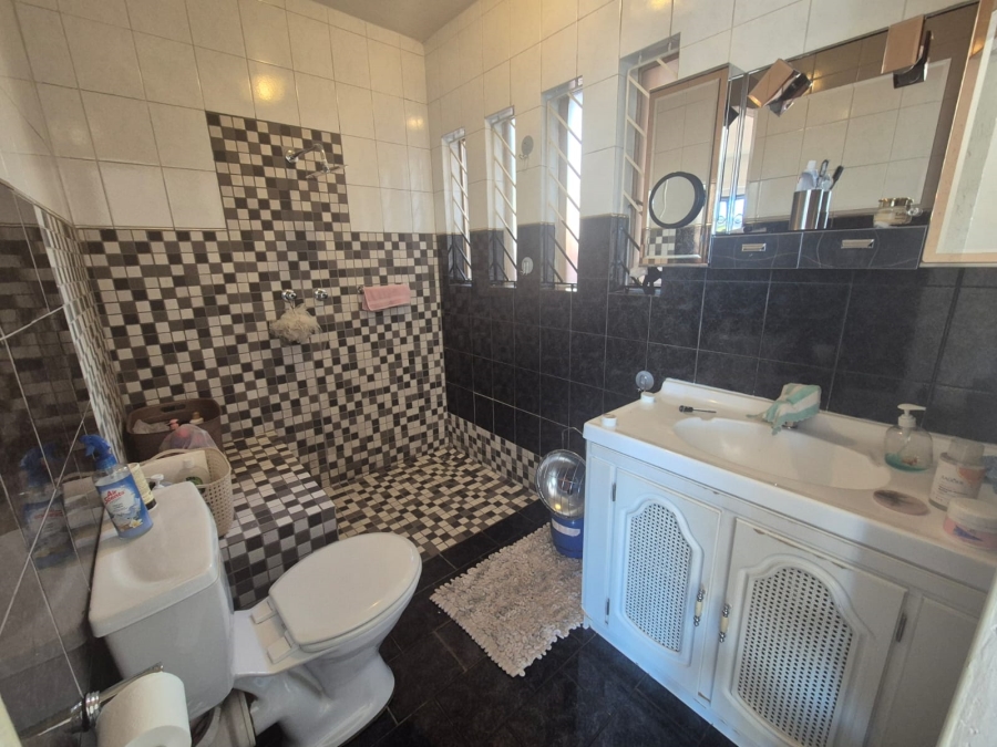 4 Bedroom Property for Sale in Bassonia Gauteng