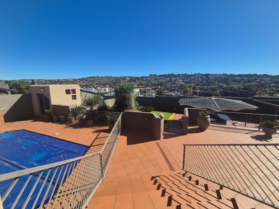 4 Bedroom Property for Sale in Bassonia Gauteng