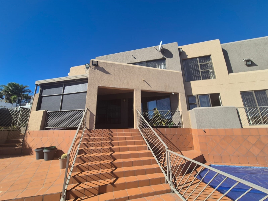 4 Bedroom Property for Sale in Bassonia Gauteng