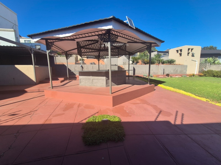 4 Bedroom Property for Sale in Bassonia Gauteng